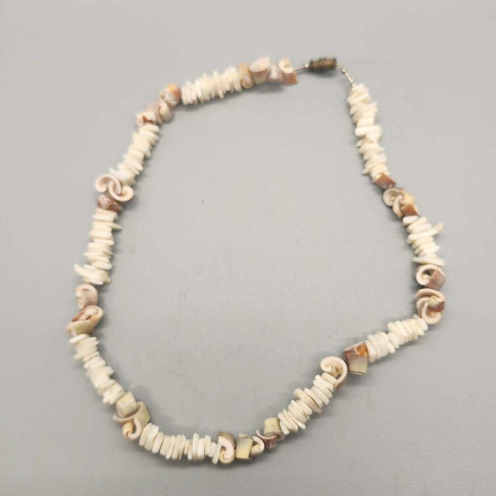 VTG Puka Shell Luhaunus Accents Choker Necklace Surfer Hawaii Beach Seashore‎